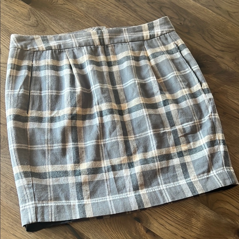 Tommy Hilfiger Women’s Brown/Grey Lined Plaid Mini Skirt With Pockets 8